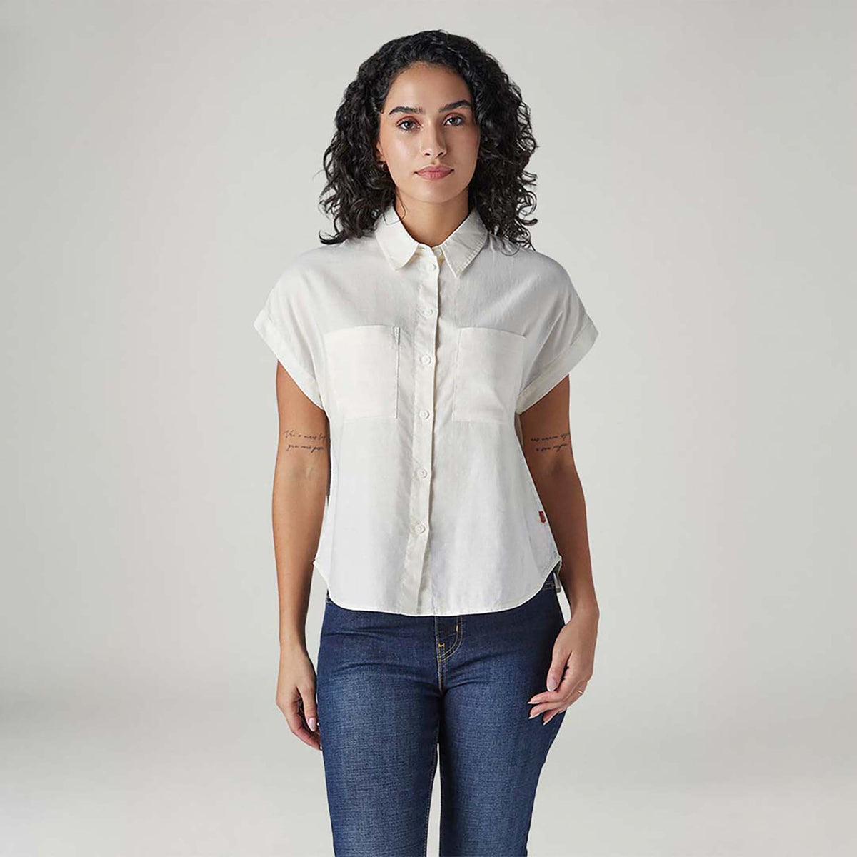 LEVI'S® WOMEN'S SOLID REGULAR FIT SHIRT - WHITE