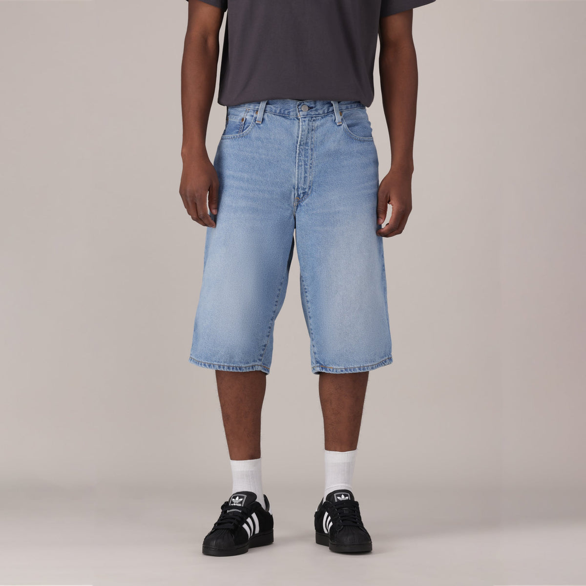 LEVI'S® MEN'S 478 BAGGY SHORTS - MED INDIGO - WORN IN