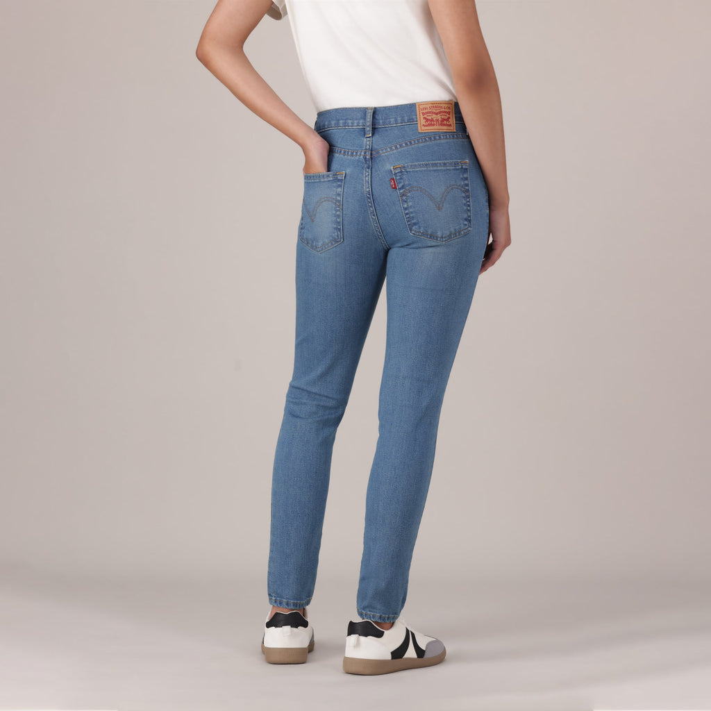 LEVI'S® WOMEN'S 720 HIGH-RISE SUPER SKINNY JEANS - LIGHT INDIGO - WORN IN