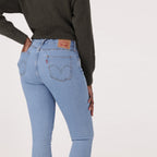 LEVI'S® WOMEN'S CURVY HIGH-RISE SUPER SKINNY  - MED INDIGO - WORN IN