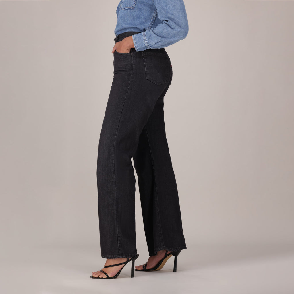 LEVI'S® WOMEN'S CINCH FLARE JEANS - BLACK