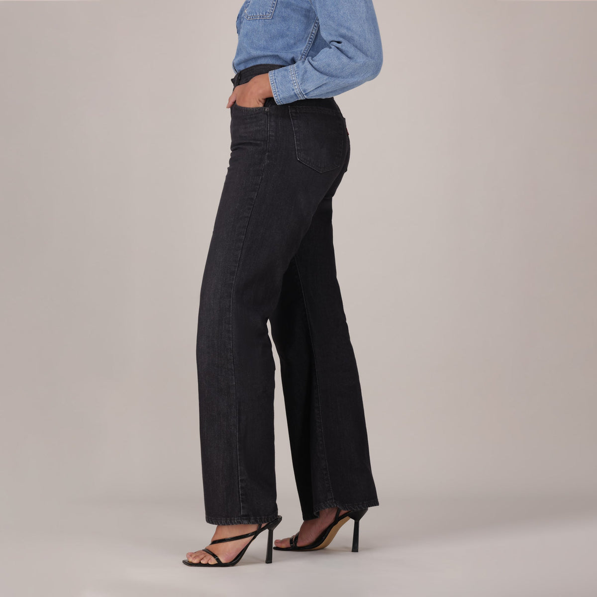 LEVI'S® WOMEN'S CINCH FLARE JEANS - BLACK