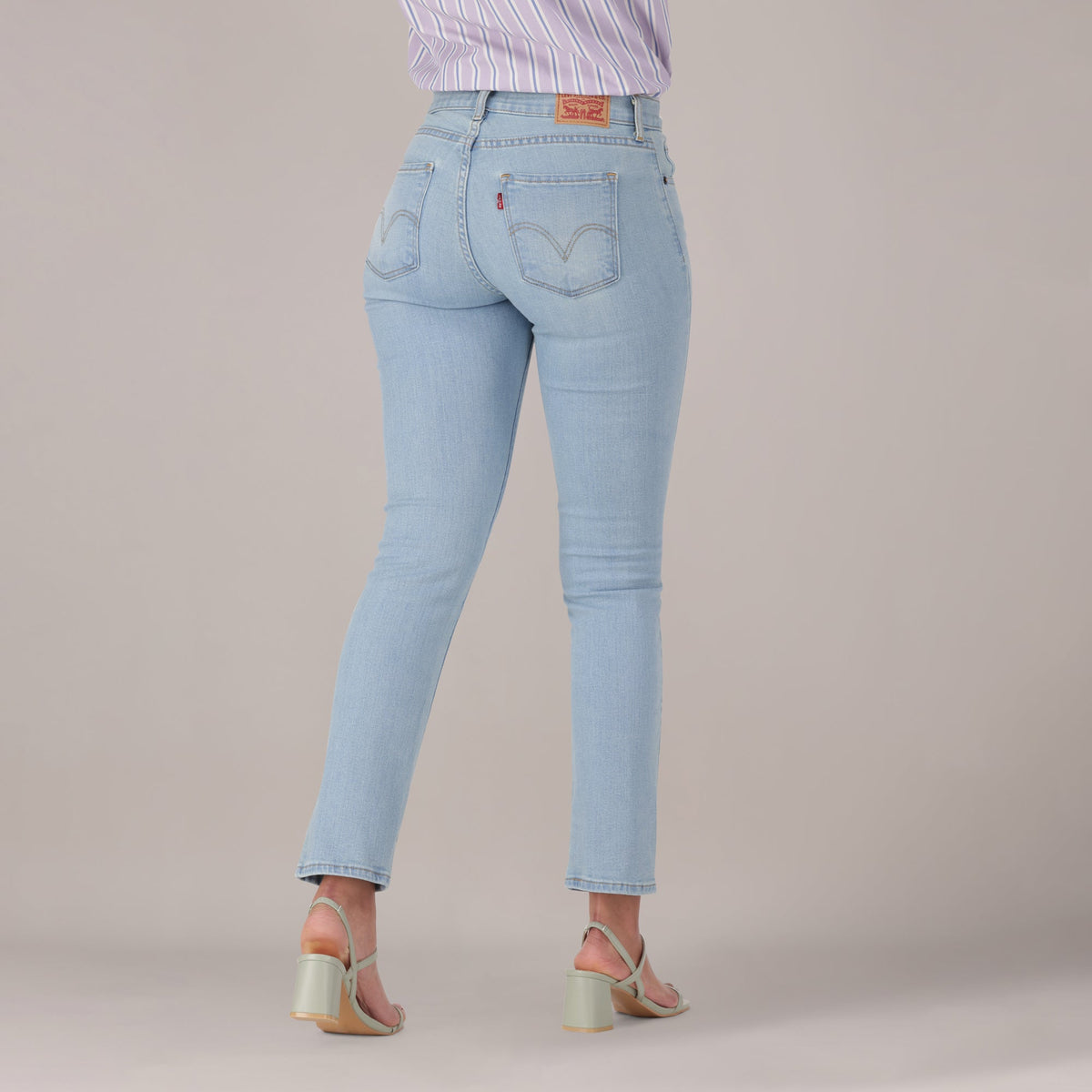 LEVI'S® WOMEN'S CURVY STRAIGHT  - MED INDIGO - WORN IN
