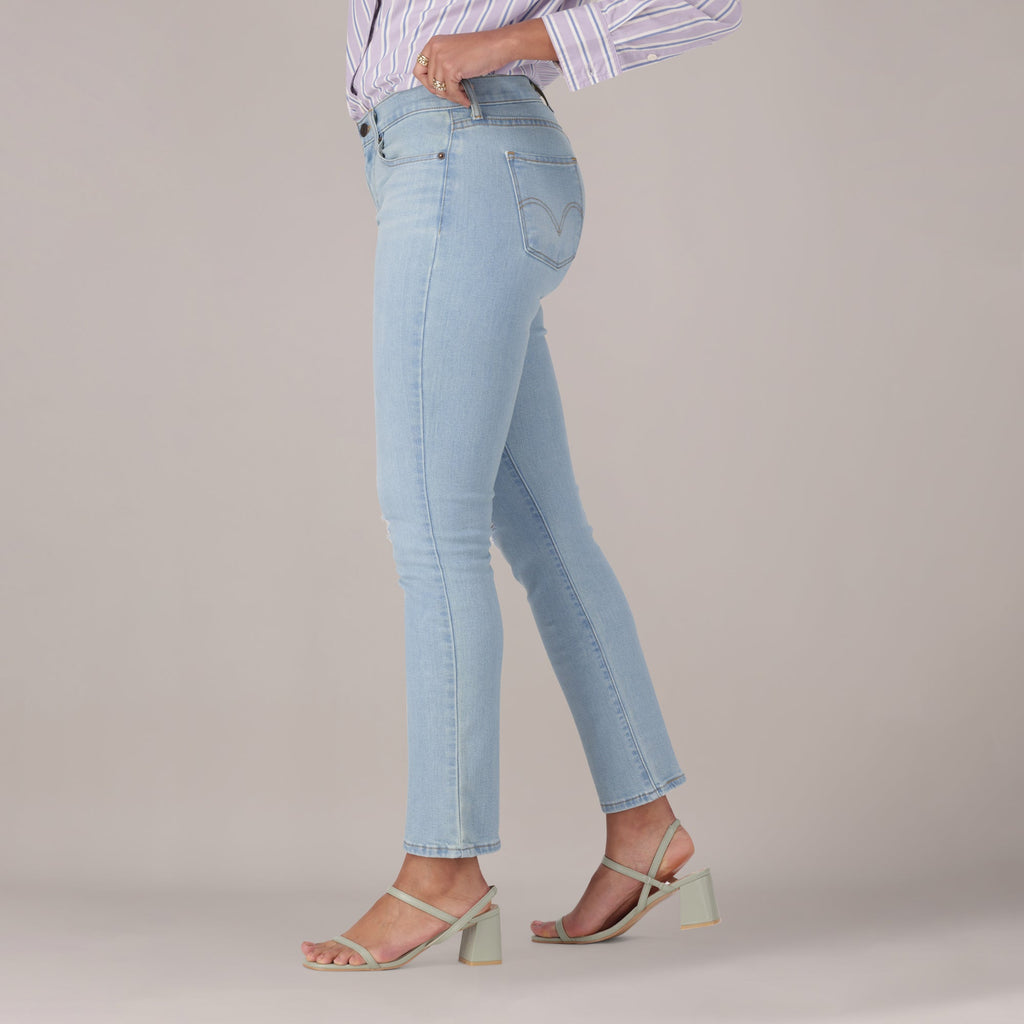 LEVI'S® WOMEN'S CURVY STRAIGHT  - MED INDIGO - WORN IN