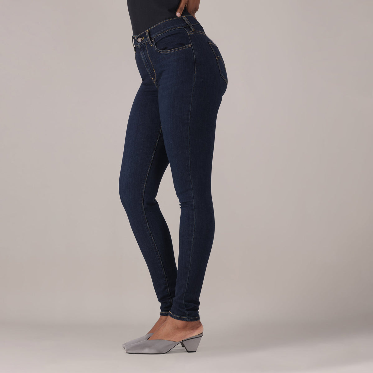LEVI'S® WOMEN'S CURVY HIGH-RISE SUPER SKINNY  - DARK INDIGO - WORN IN