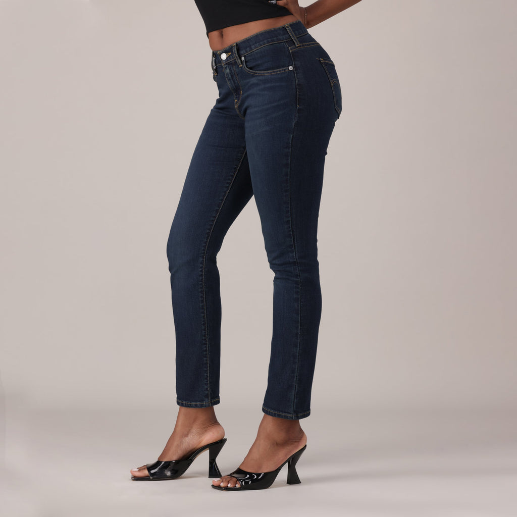 LEVI'S® WOMEN'S CURVY STRAIGHT  - DARK INDIGO - WORN IN