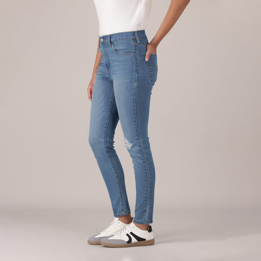LEVI'S® WOMEN'S 720 HIGH-RISE SUPER SKINNY JEANS - LIGHT INDIGO - WORN IN
