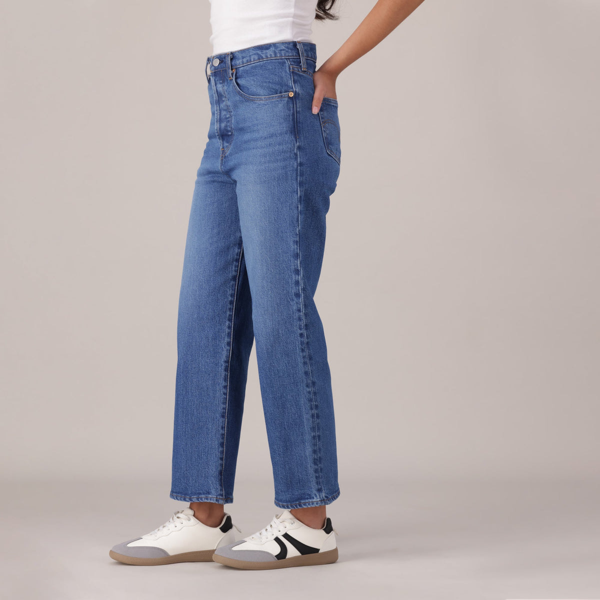 LEVI'S® WOMEN'S RIBCAGE STRAIGHT ANKLE JEANS - MED INDIGO - WORN IN
