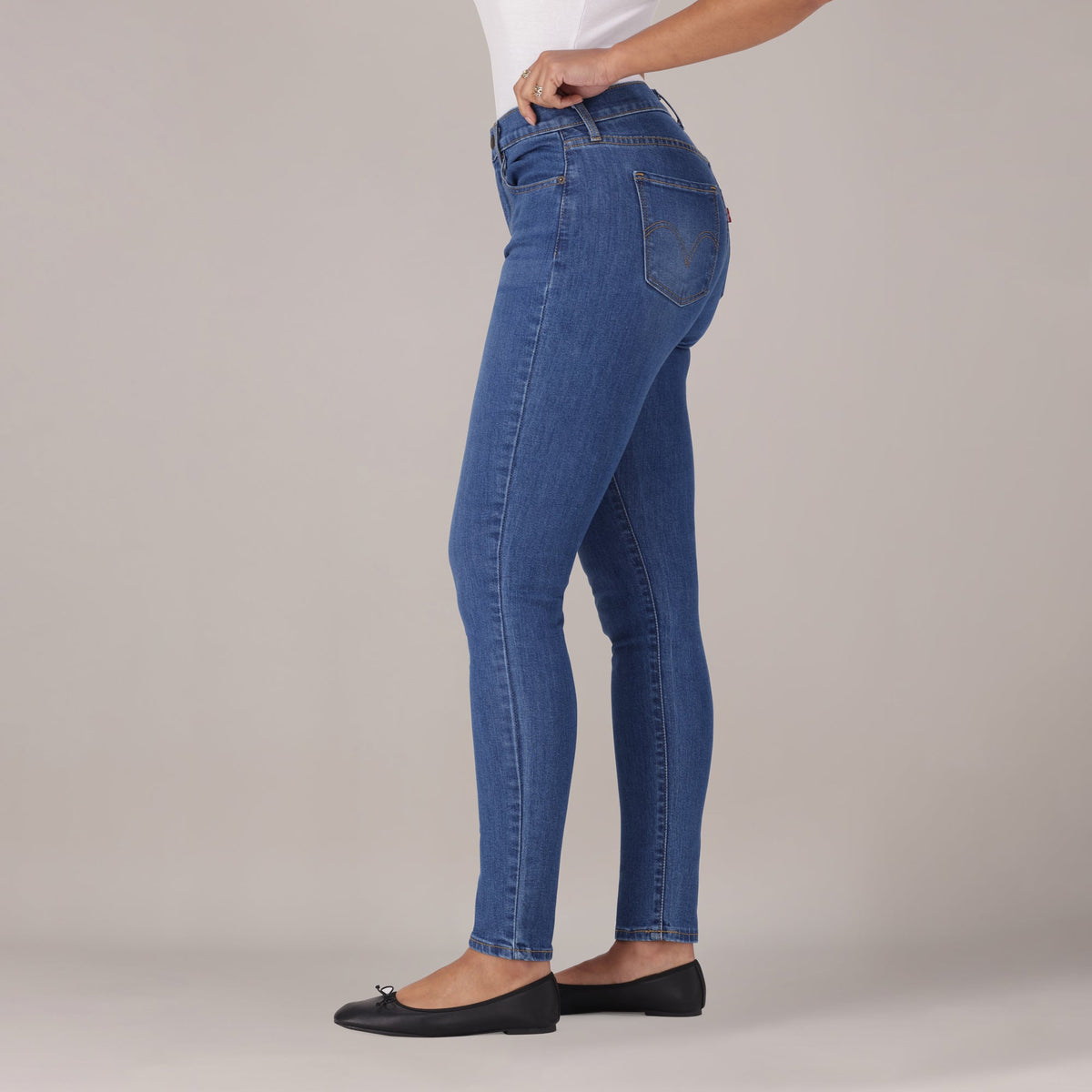 LEVI'S® WOMEN'S CURVY HIGH-RISE SUPER SKINNY  - MED INDIGO - WORN IN