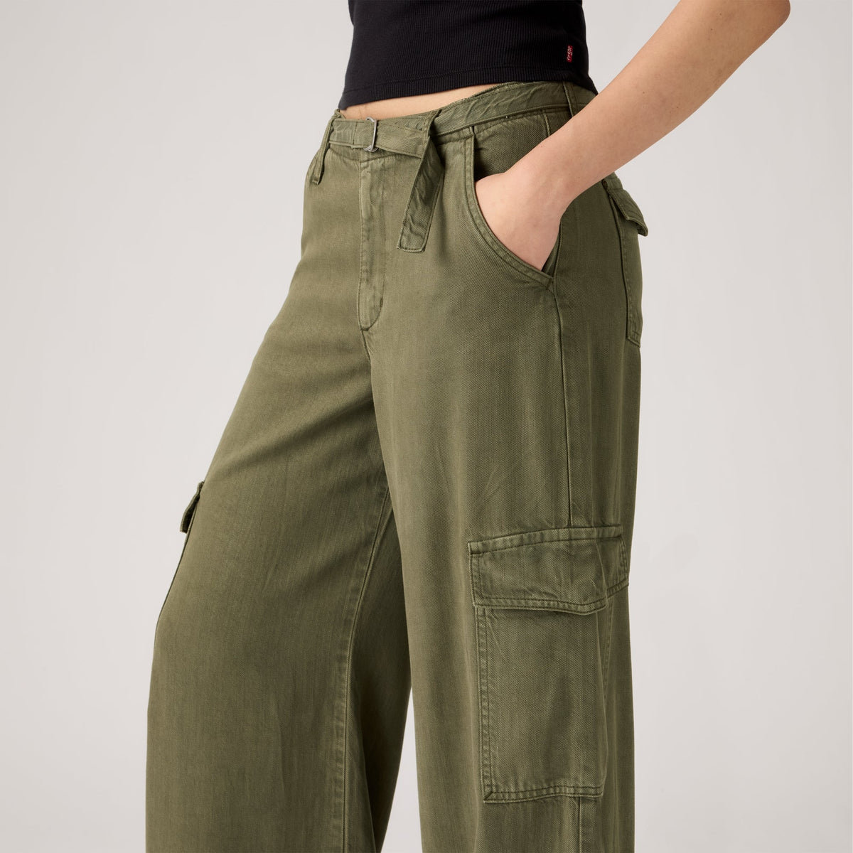 LEVI'S® WOMEN'S BAGGY DAD CARGOS - GREEN