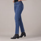 LEVI'S® WOMEN'S CURVY STRAIGHT  - MED INDIGO - WORN IN