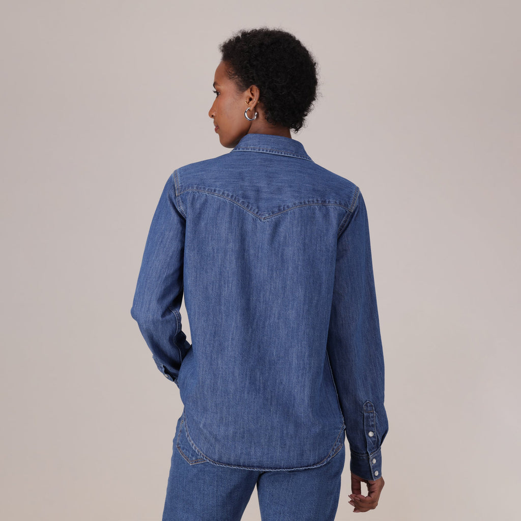 LEVI'S® WOMEN'S HERITAGE WESTERN DENIM SHIRT - MED INDIGO - WORN IN