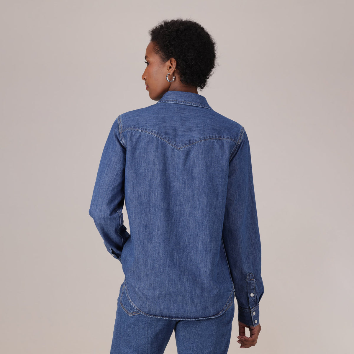 LEVI'S® WOMEN'S HERITAGE WESTERN DENIM SHIRT - MED INDIGO - WORN IN