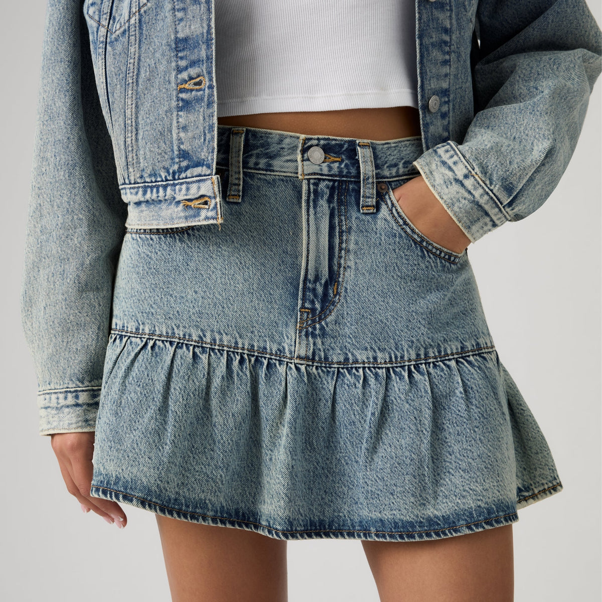 LEVI'S® WOMEN'S FLOUNCE MINI SKIRT - MED INDIGO - WORN IN