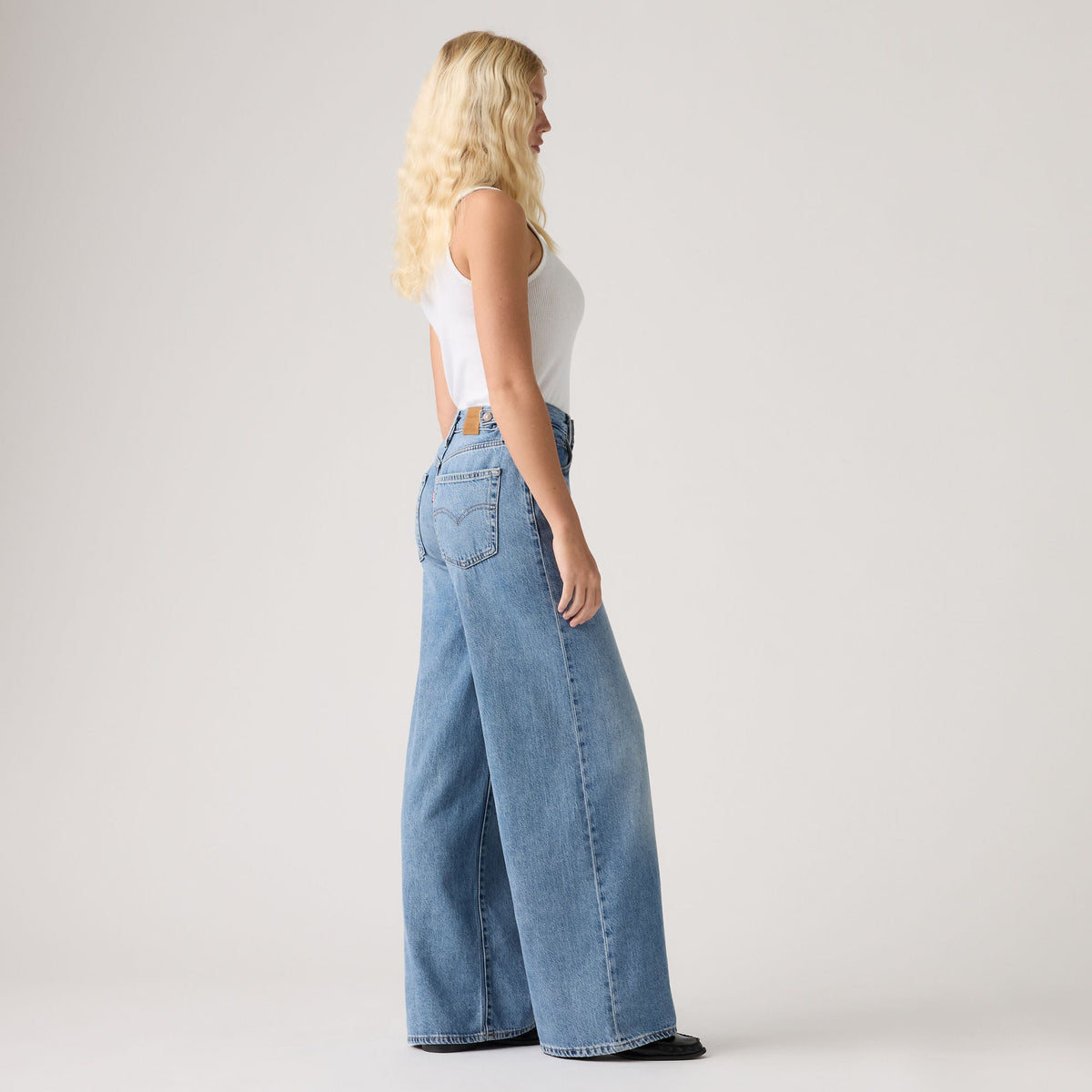 LEVI'S® WOMEN'S CINCH WIDE LEG JEANS - MED INDIGO - WORN IN