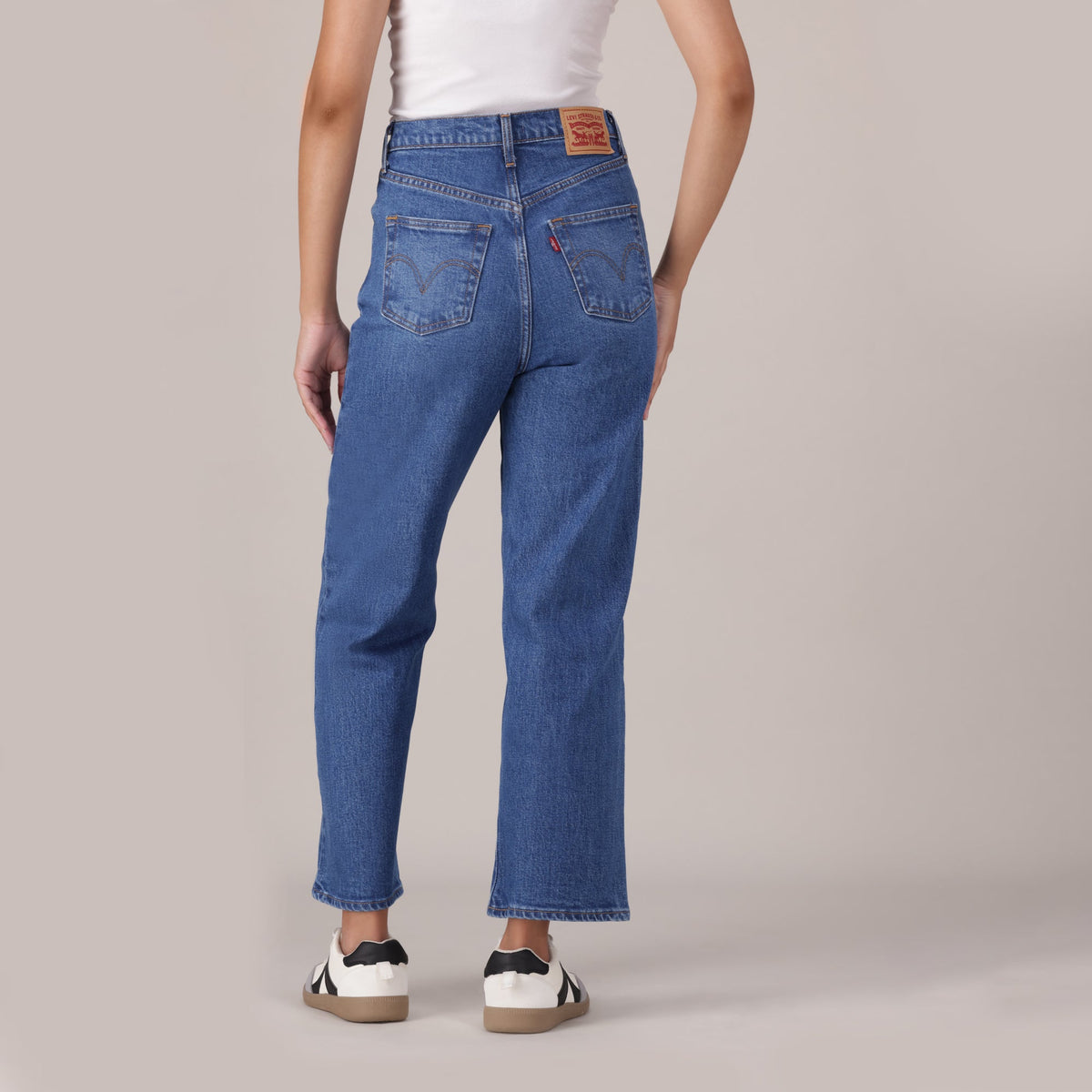 LEVI'S® WOMEN'S RIBCAGE STRAIGHT ANKLE JEANS - MED INDIGO - WORN IN