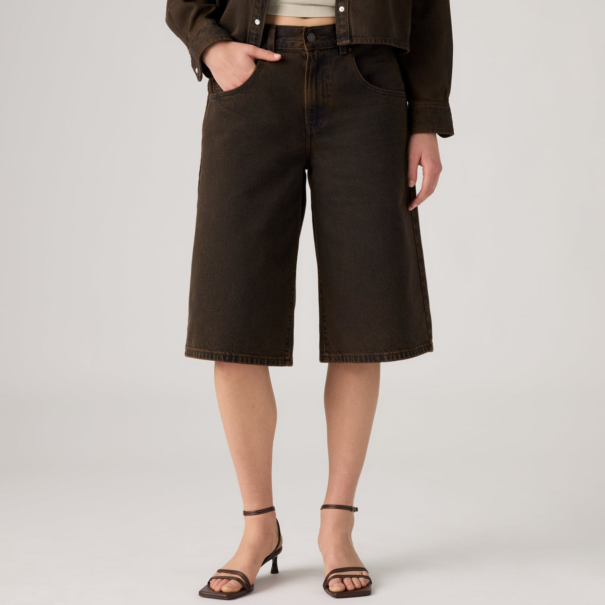LEVI'S® WOMEN'S SUPER BAGGY JORTS - BROWN
