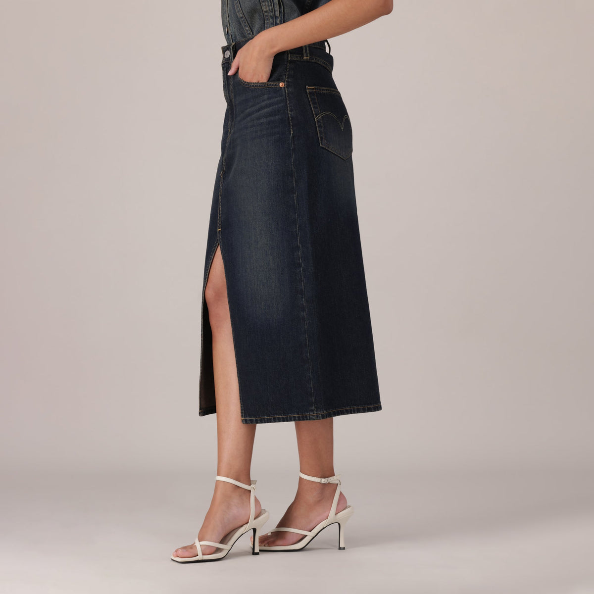 LEVI'S® WOMEN'S DECONSTRUCTED SLIT MIDI SKIRT - DARK INDIGO - WORN IN