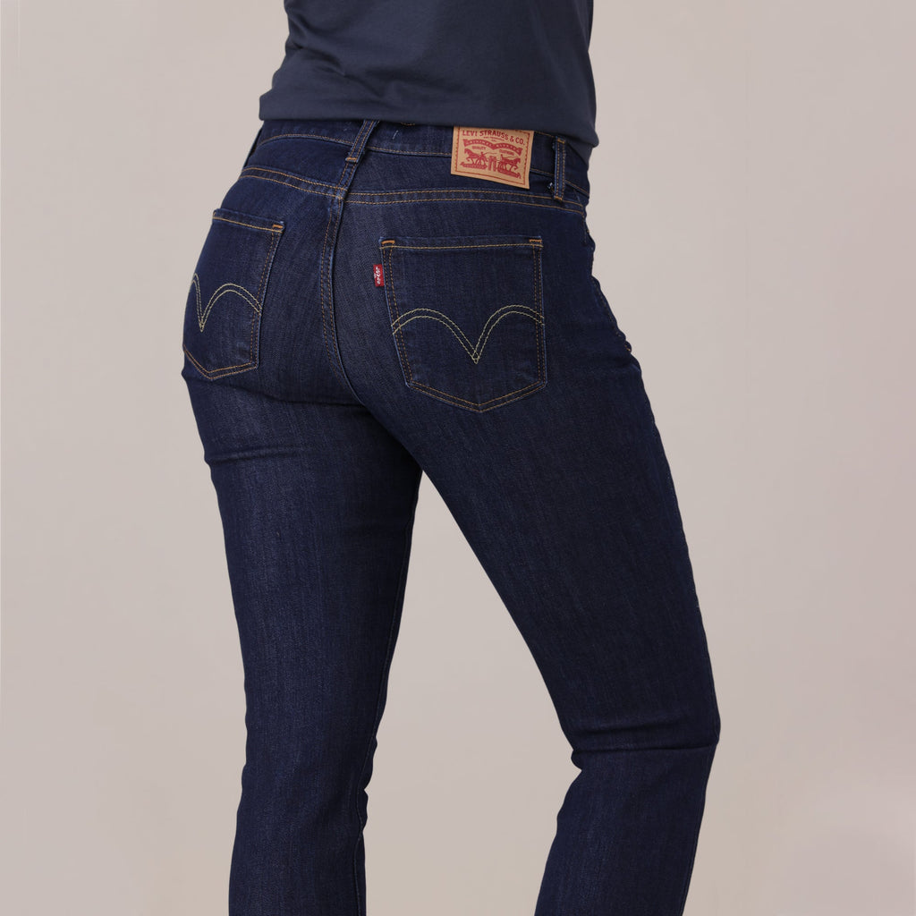 LEVI'S® WOMEN'S CURVY STRAIGHT  - DARK INDIGO - FLAT FINISH