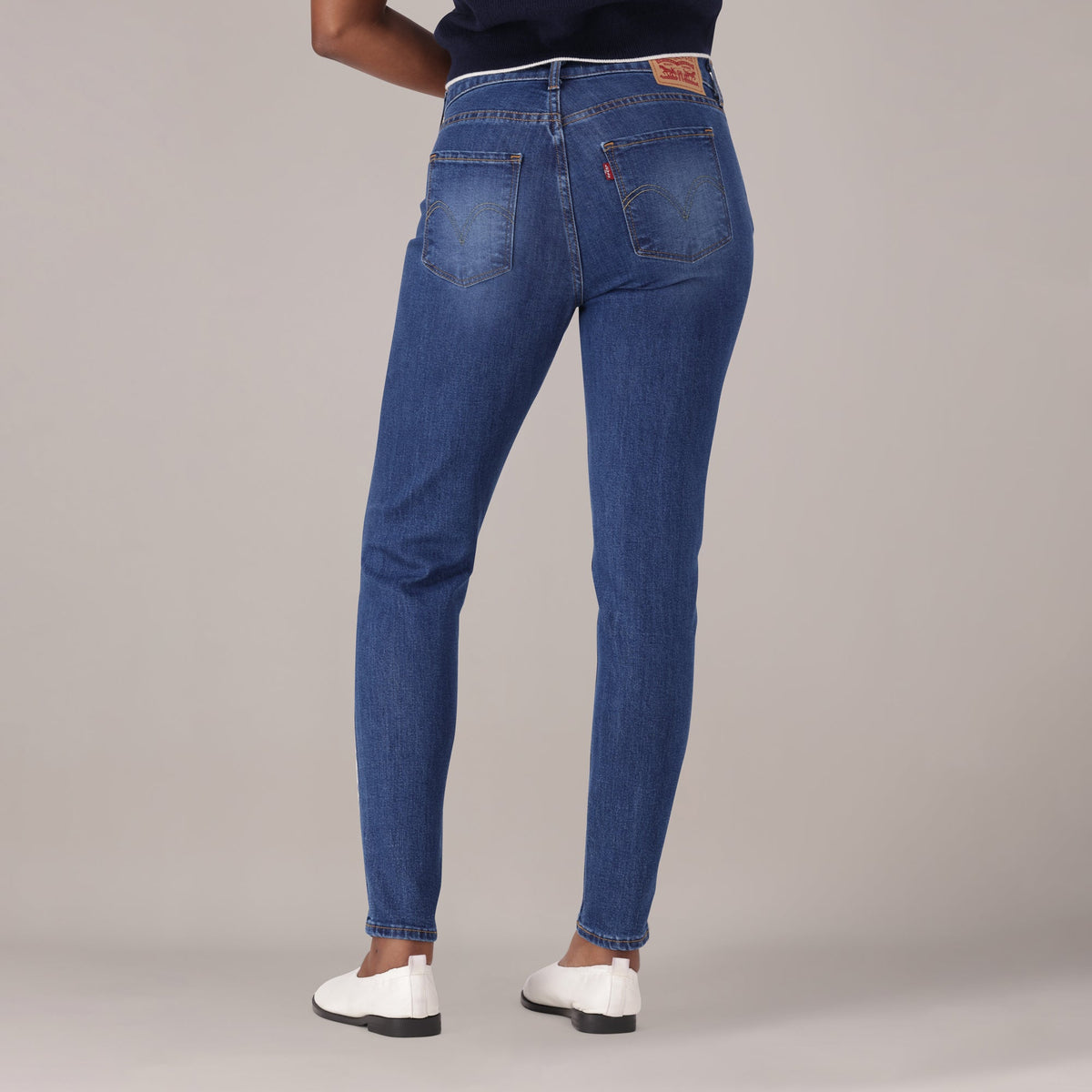 LEVI'S® WOMEN'S CURVY HIGH-RISE SUPER SKINNY  - MED INDIGO - WORN IN