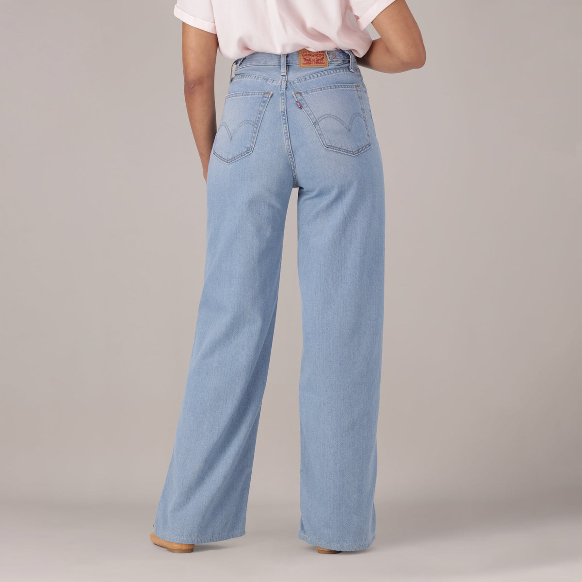 LEVI'S® WOMEN'S CINCH BAGGY JEANS - LIGHT INDIGO - WORN IN