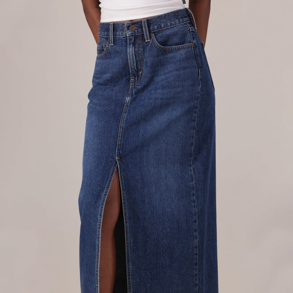LEVI'S® WOMEN'S COLUMN SKIRT - MED INDIGO - FLAT FINISH