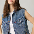 LEVI'S® WOMEN'S SHRUNKEN '90S TRUCKER VEST - LIGHT INDIGO - WORN IN