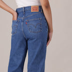 LEVI'S® WOMEN'S RIBCAGE STRAIGHT ANKLE JEANS - MED INDIGO - WORN IN