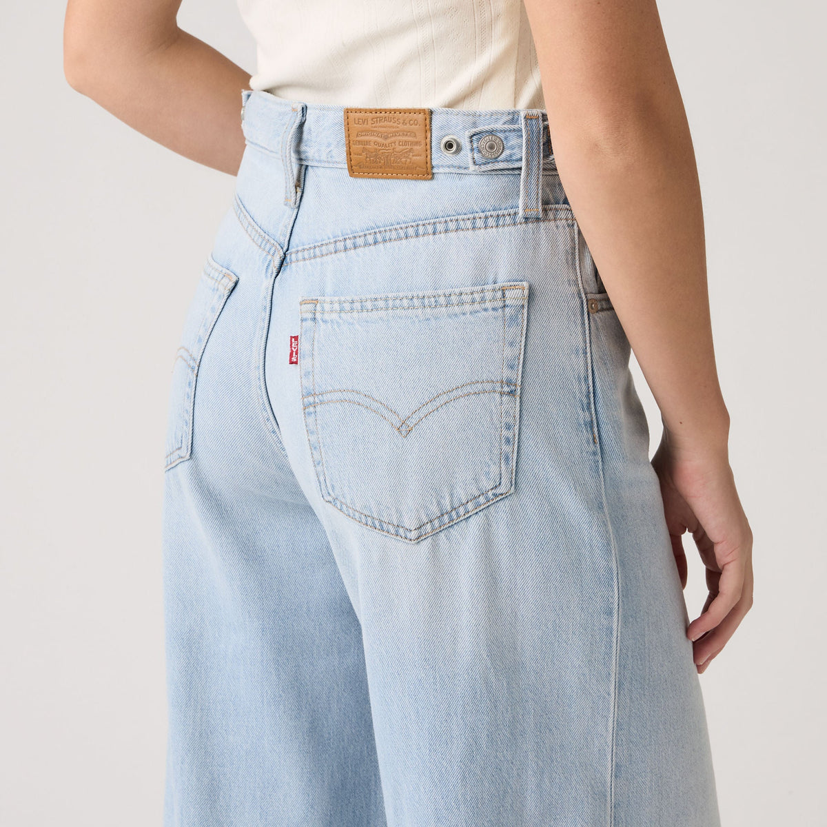 LEVI'S® WOMEN'S CINCH WIDE LEG JEANS - MED INDIGO - WORN IN